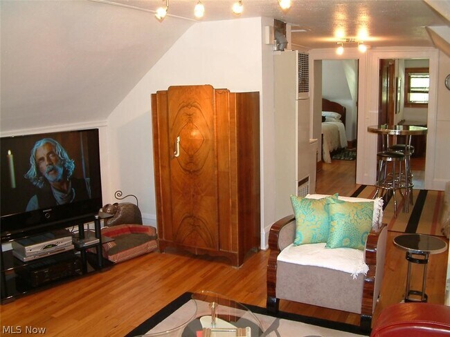 Building Photo - 13834 Clifton Blvd