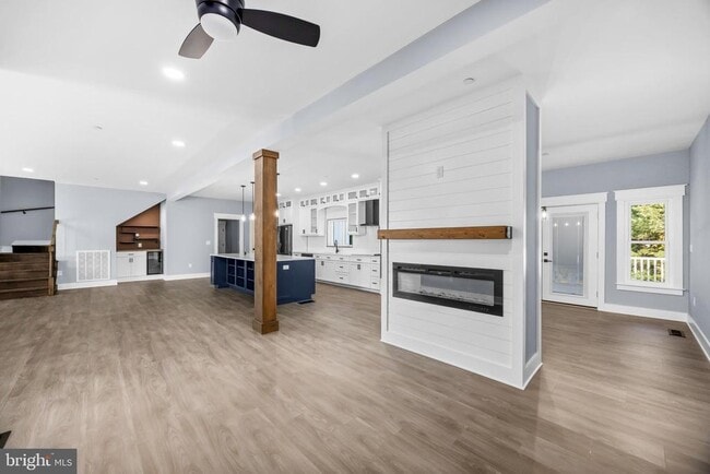 Building Photo - 5692 King Stuart Dr