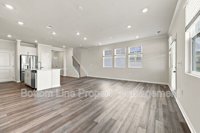 Building Photo - 5811 Woodlawn Dr