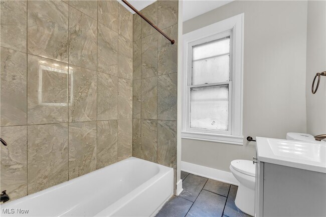 Building Photo - 1344 E 112th St