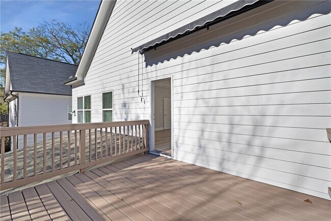 Building Photo - 1859 Commons Pl NW