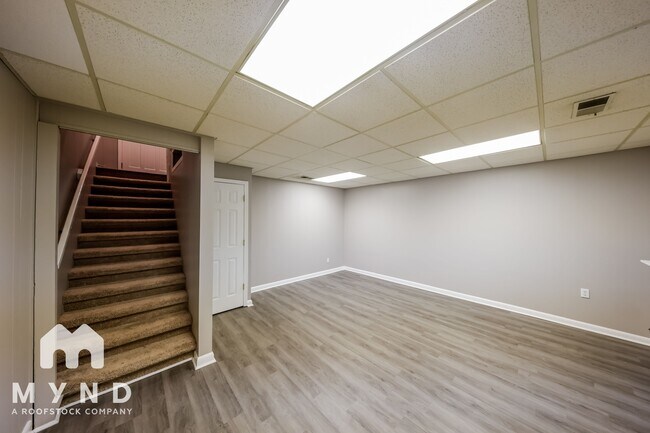 Building Photo - 5827 Dewey Heights Rd