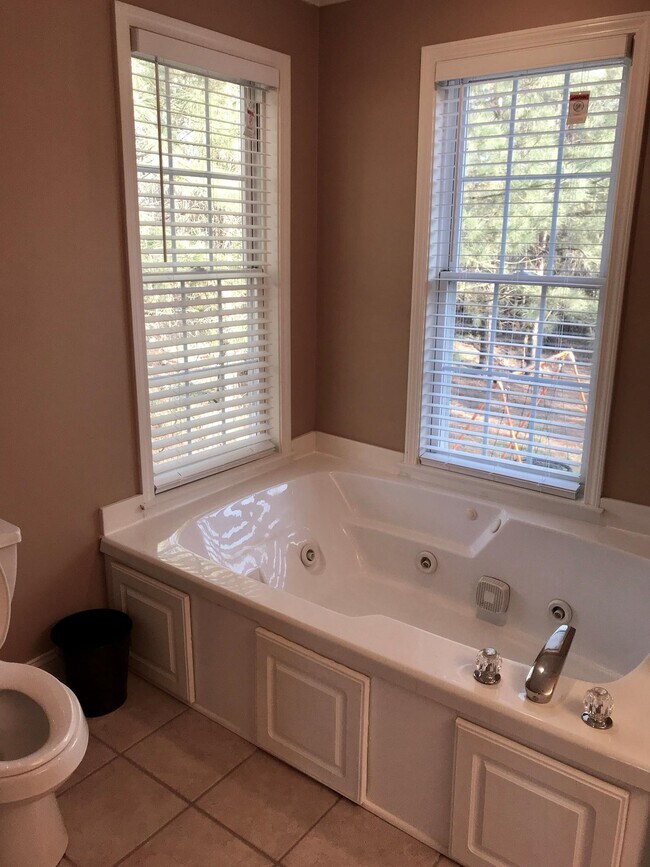 Building Photo - 304 Weeping Willow Dr
