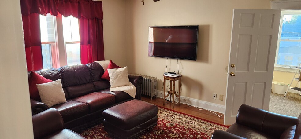 Building Photo - 1320 Cranston St