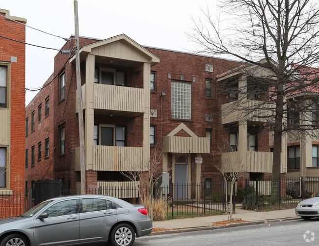 Primary Photo - 627 NE Parkway Dr