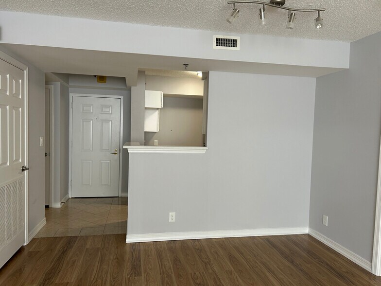 Building Photo - 5809 Nicholson Ln