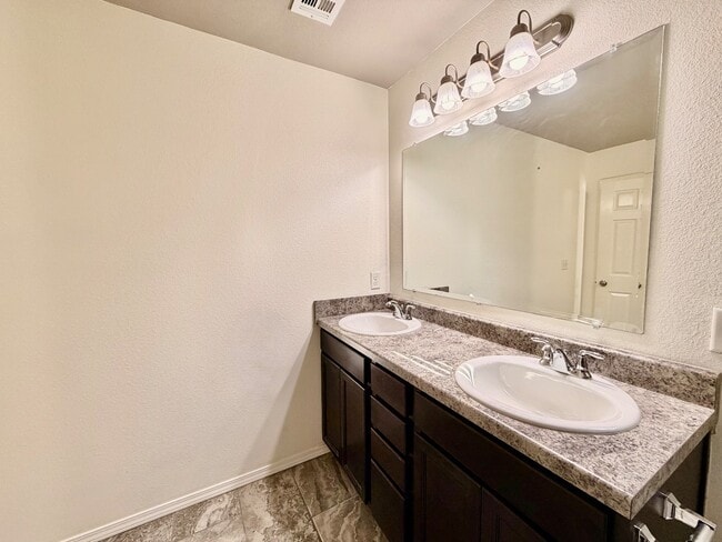 Building Photo - 6040 East 147th Pl S