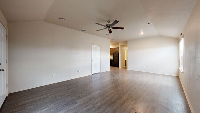 Building Photo - 2 WEEKS FREE RENT IN A GORGEOUS DUPLEX IN COPPERAS COVE!