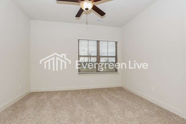 Building Photo - 738 Elkins Dr