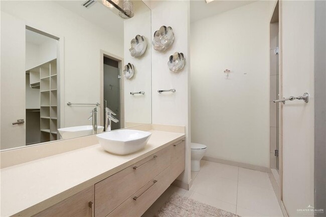 Building Photo - 22 Toronto Ave