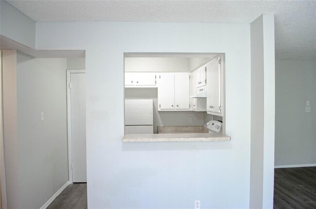 Building Photo - 8907 Parkfield Dr
