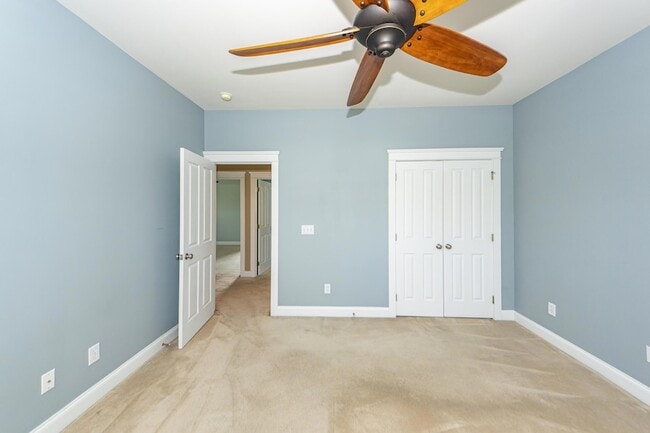 Building Photo - 302 White Gables Dr