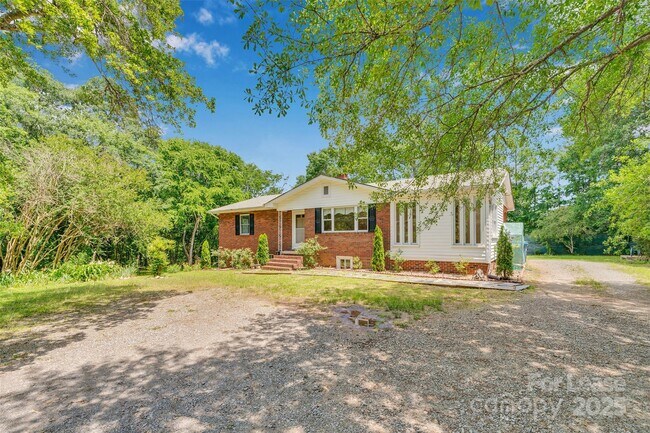 Building Photo - 1755 Simplicity Rd