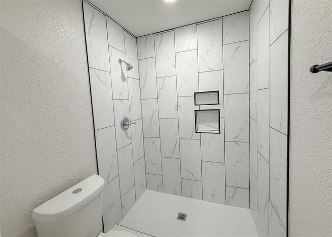 Building Photo - 203 W Dale St