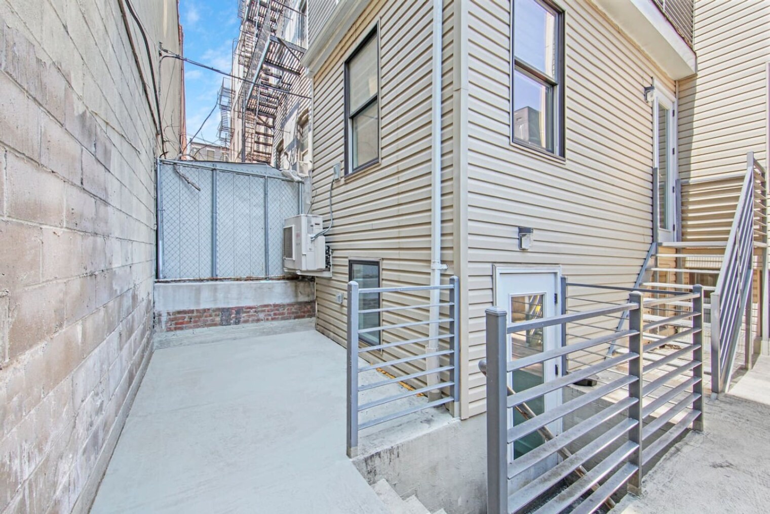 Building Photo - 564 W 182nd St
