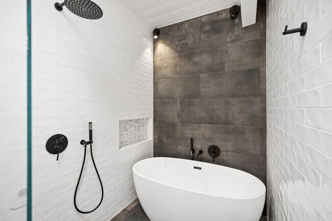 Building Photo - 31888 Hillside Ln