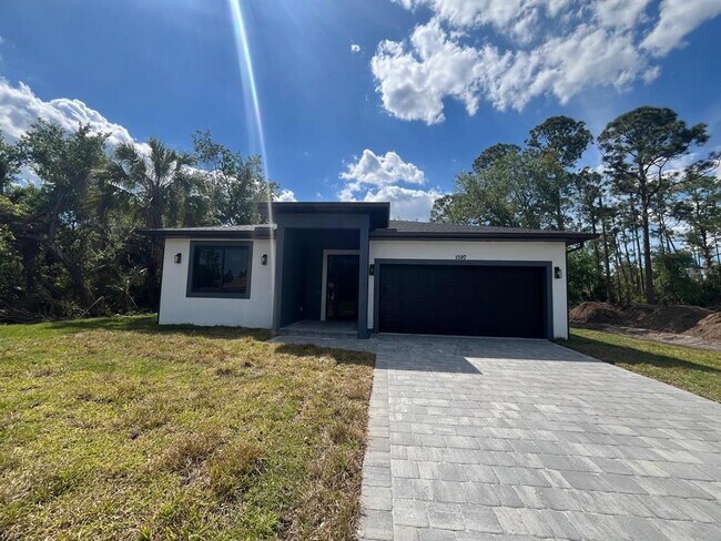 Building Photo - 1597 Kerman St