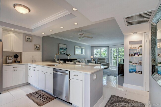 Building Photo - 2730 Banyan Rd