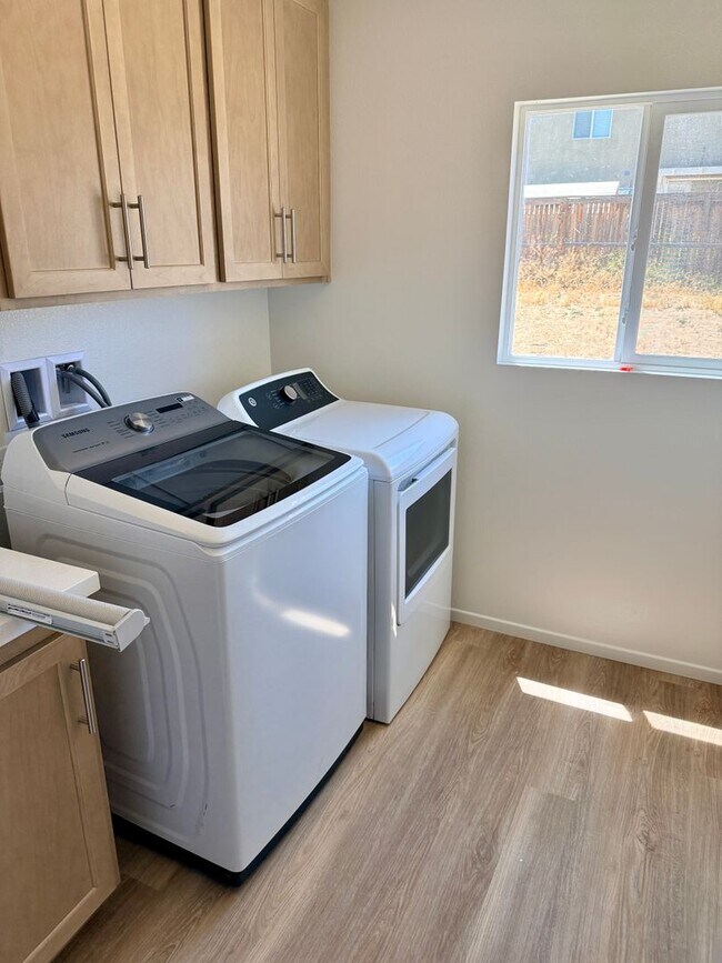 Building Photo - NEW NEW NEW ADELANTO HOME