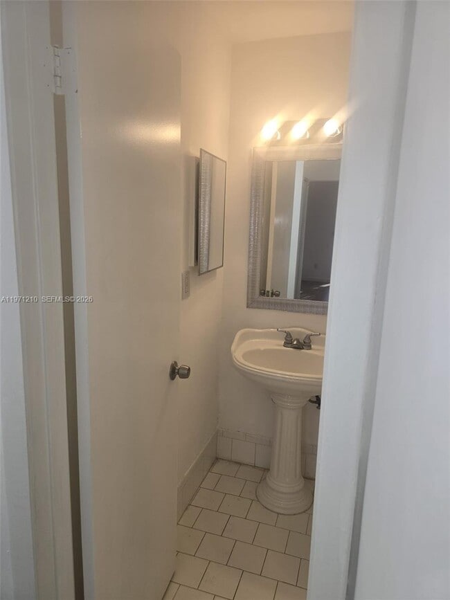 Building Photo - 1400 Jefferson Dr