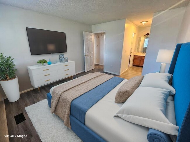 Building Photo - FREE 43" TV!  Ground-Level 1-Bedroom Condo in Southeast Aurora