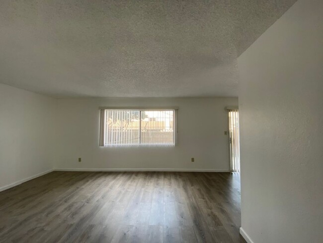 Building Photo - Completely Remodeled Colton Condo in Gated...