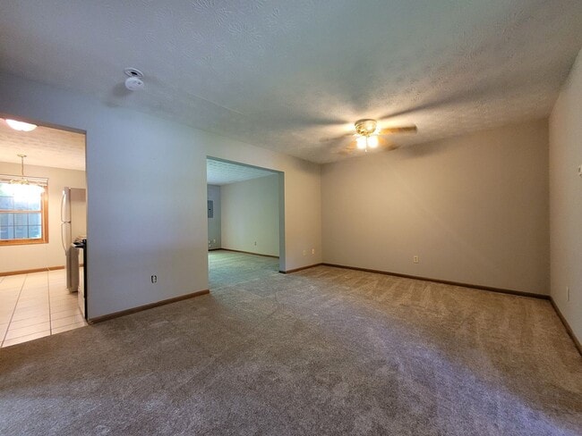 Building Photo - 3 Bedroom, 2.5 Bath Townhouse in Beavercreek!