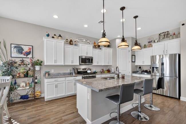 Building Photo - Walden Farms home with a great relaxing backyard!