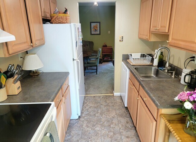 Building Photo - Great 2 Bedroom Townhouse for Rent in Western Henrico