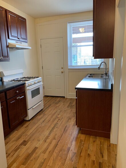 Building Photo - 2110 N Saint Louis Ave