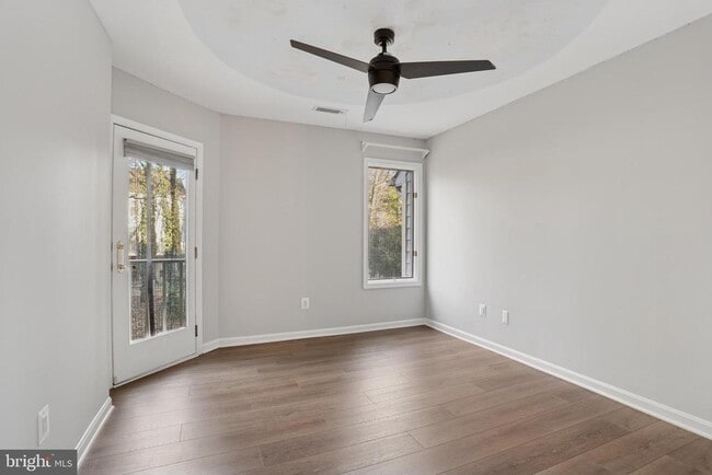 Building Photo - 4043 Lake Glen Rd