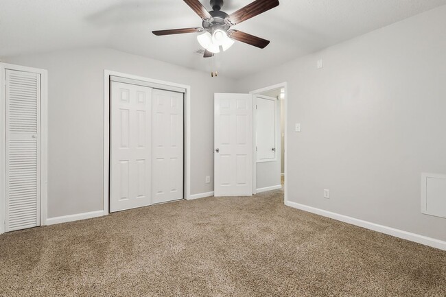 Building Photo - 904 St Julien Dr