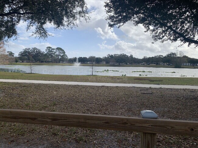 Building Photo - 202 Bamboo Dr