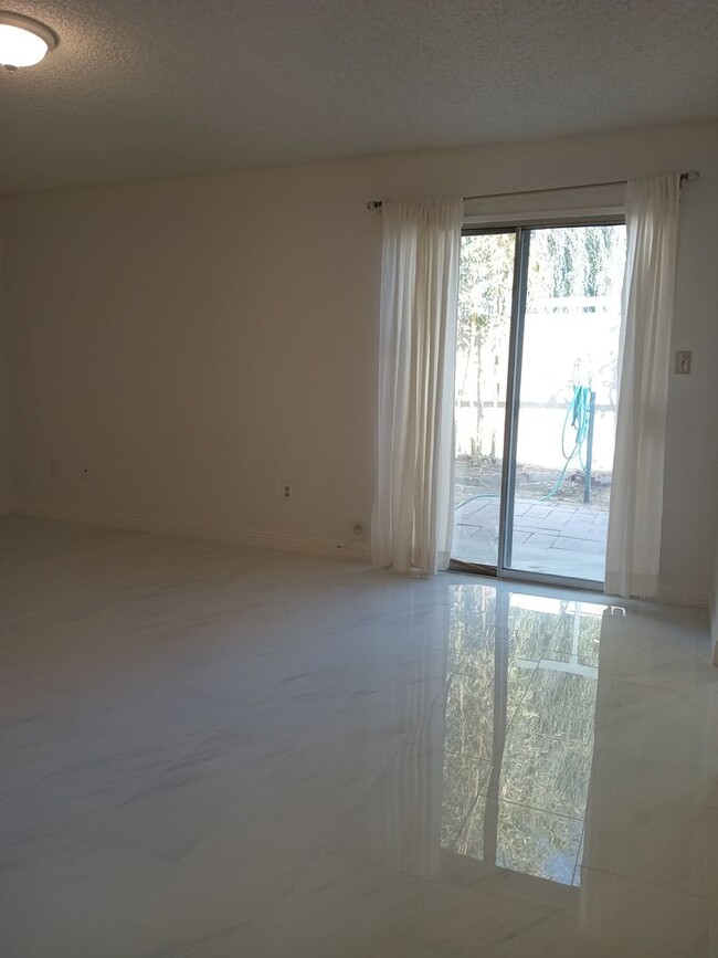 Building Photo - Stylish, Secure, and Pet-Friendly 3-Bedroo...