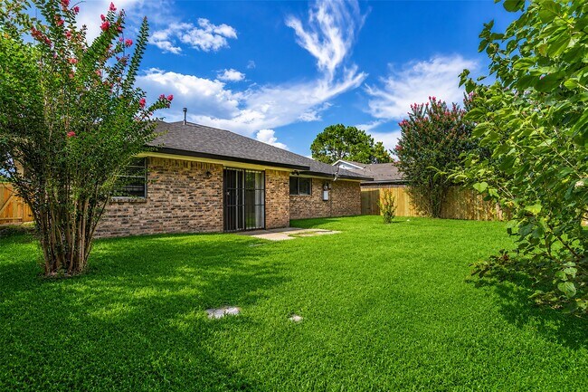 Building Photo - 5426 Fairgreen Ln