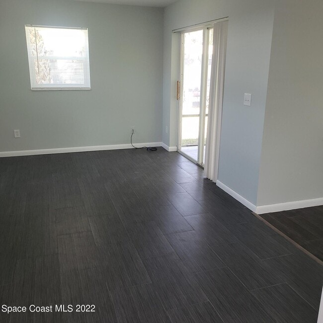 Building Photo - 990 Butia St
