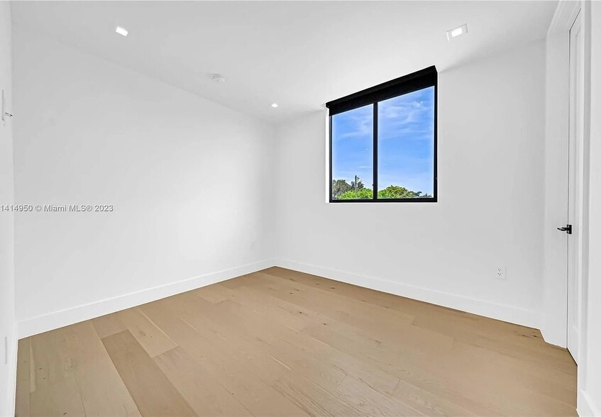 Building Photo - 2710 SW 34th Ave