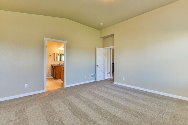 Building Photo - Beautiful 5 bed 3 bath home in the Pelican...