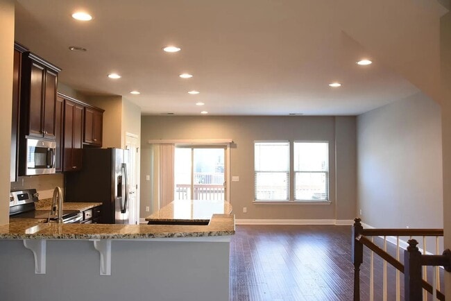 Building Photo - Stylish Apex Townhome Near Beaver Creek Shopping & Dining