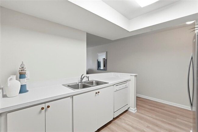 Building Photo - 285 107th Ave