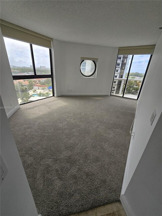 Building Photo - 3610 Yacht Club Dr