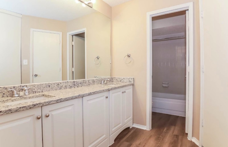 Building Photo - 4246 Hathaway Dr