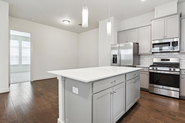 Building Photo - 6019 Cypress St