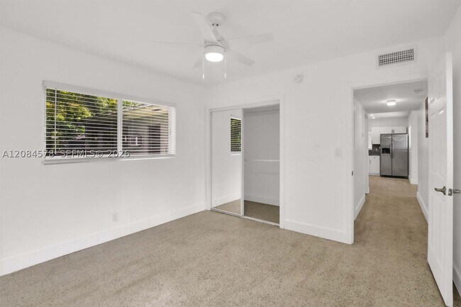 Building Photo - 1548 SW 23rd St