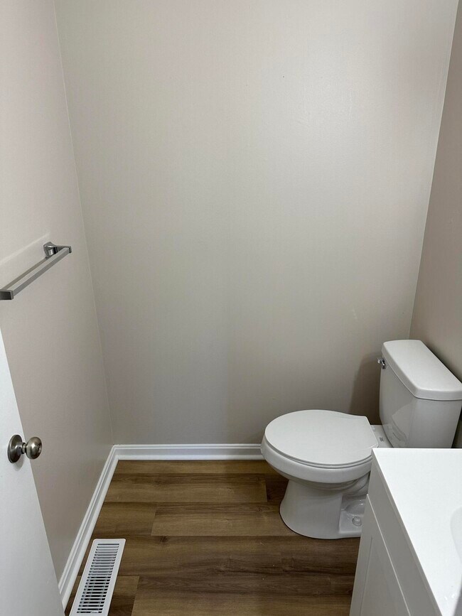 Building Photo - 788 Ridgeview Dr