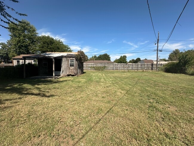Building Photo - 109 Pine Ave