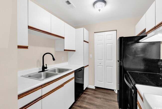 Building Photo - 3786 Hitchcock Way