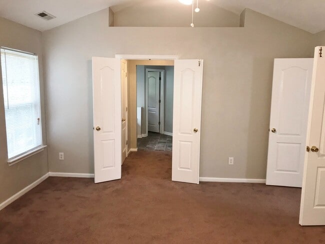 Building Photo - Oakbrooke Meadows