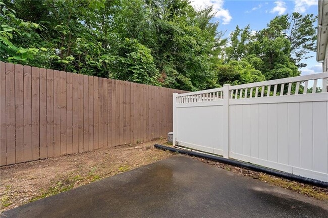 Building Photo - 1058 Treymont Ln SW