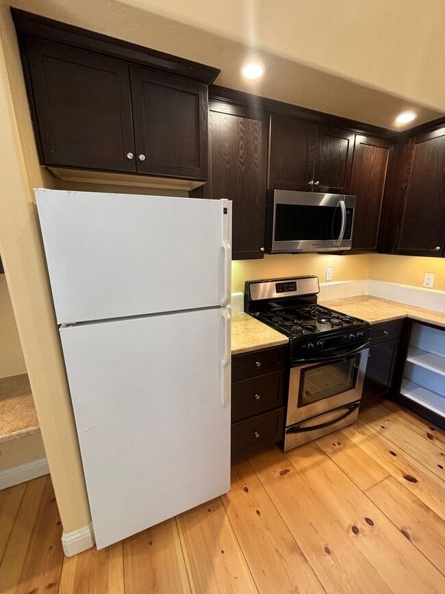 Building Photo - 2 Bedroom 1 Bathroom ADU in central Northeast Santa Rosa close to everything